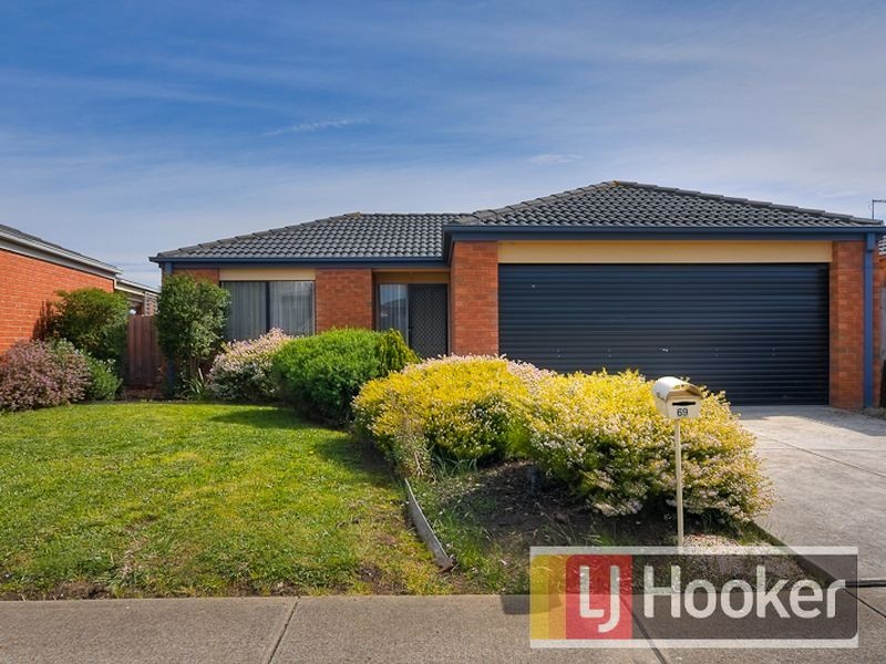 69 Scarborough Avenue, Cranbourne West VIC 3977
