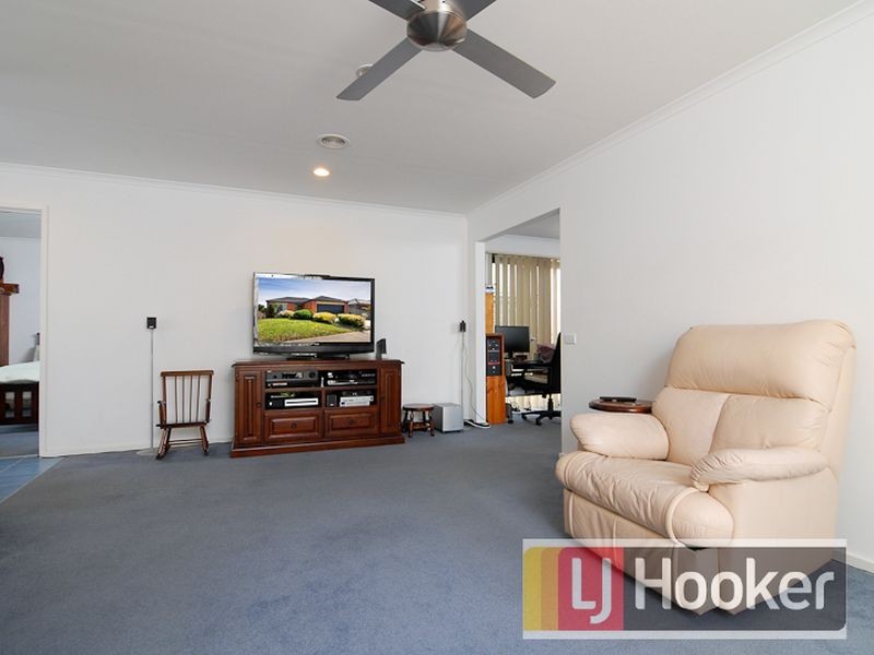 69 Scarborough Avenue, Cranbourne West VIC 3977