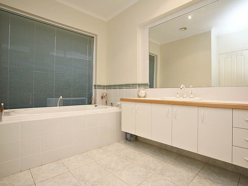 21 Hagen Drive, Berwick VIC 3806