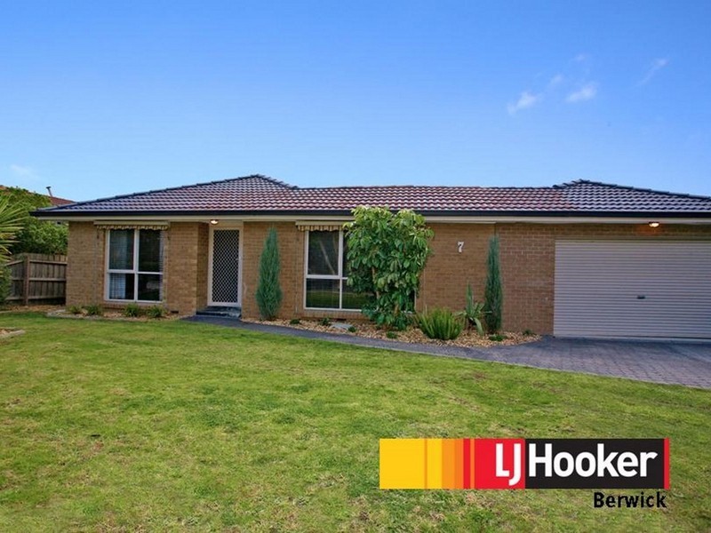 7 John Fawkner Drive, Endeavour Hills VIC 3802