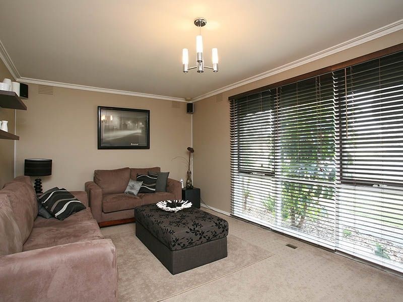 7 John Fawkner Drive, Endeavour Hills VIC 3802