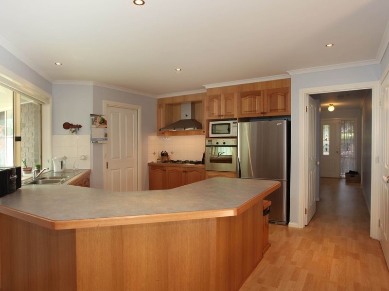 13 Minton Walk, Narre Warren South VIC 3805