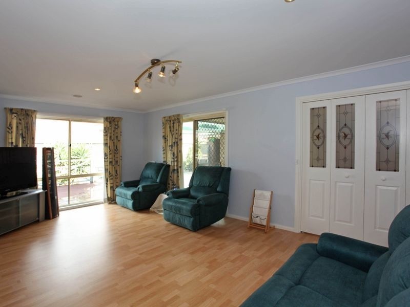 13 Minton Walk, Narre Warren South VIC 3805