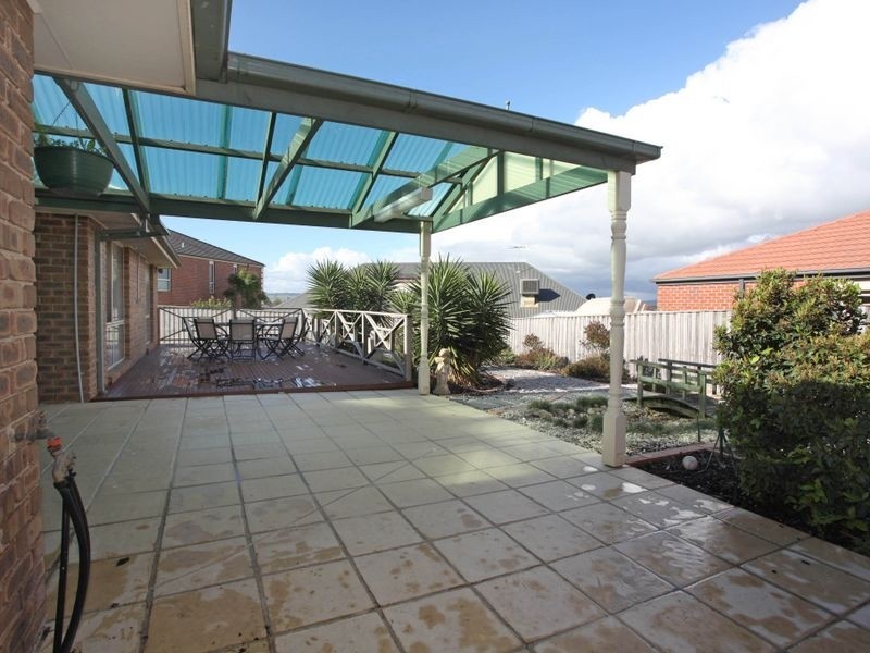 13 Minton Walk, Narre Warren South VIC 3805