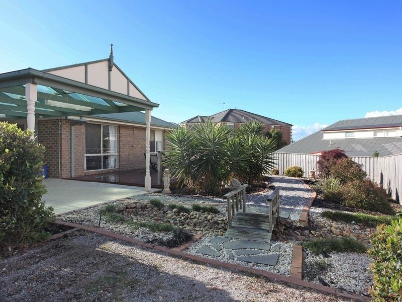 13 Minton Walk, Narre Warren South VIC 3805