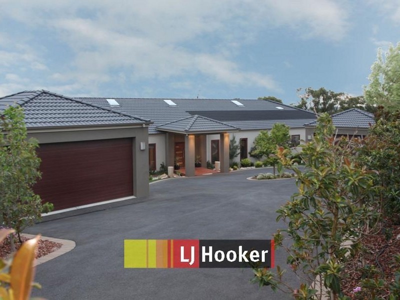 38 Leemak Crescent, Berwick VIC 3806