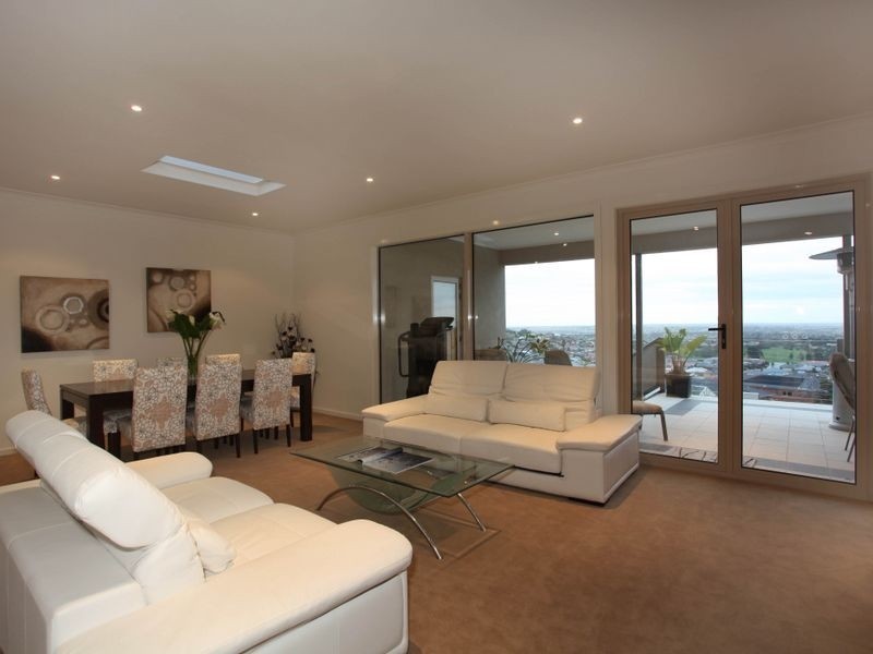 38 Leemak Crescent, Berwick VIC 3806