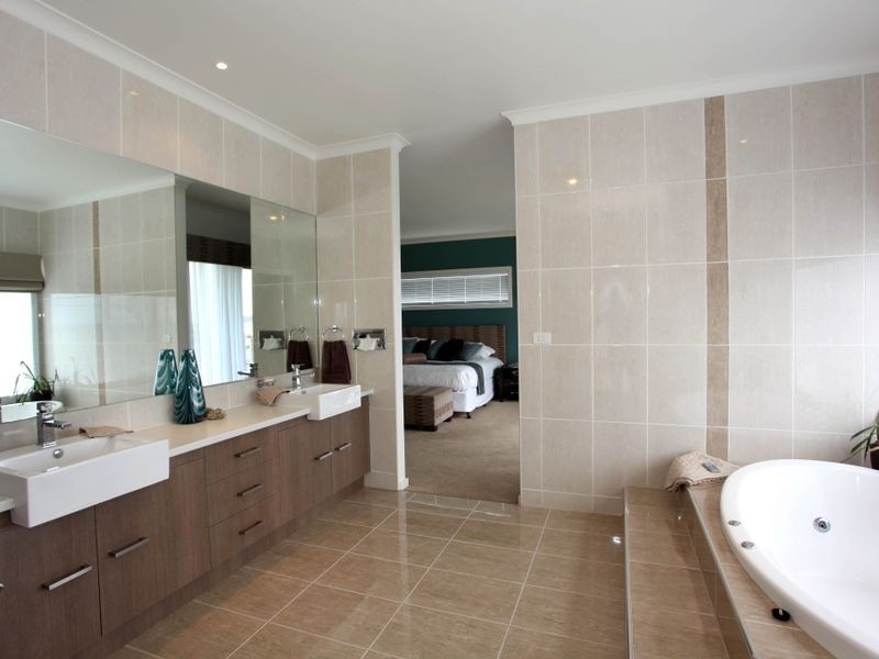 38 Leemak Crescent, Berwick VIC 3806