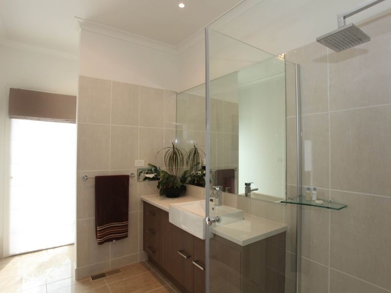 38 Leemak Crescent, Berwick VIC 3806