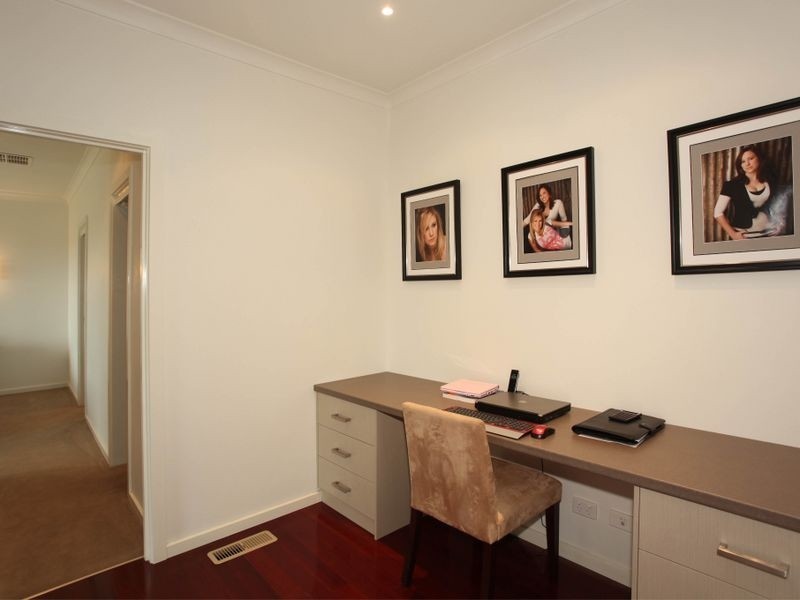 38 Leemak Crescent, Berwick VIC 3806