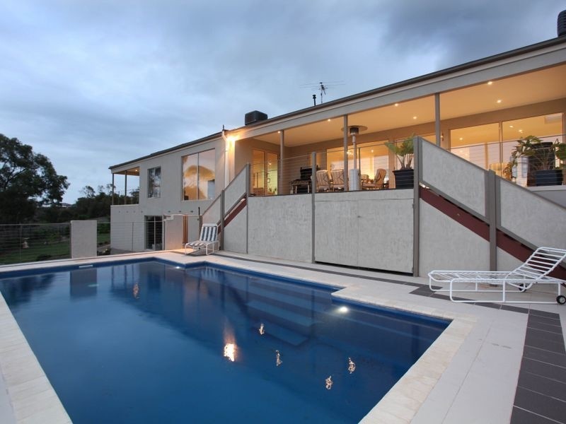 38 Leemak Crescent, Berwick VIC 3806
