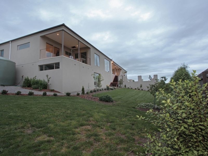 38 Leemak Crescent, Berwick VIC 3806