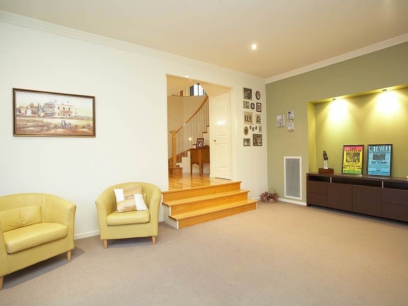 7 Fantail Way, Berwick VIC 3806