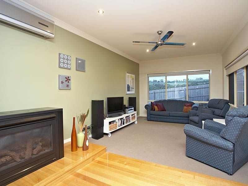 7 Fantail Way, Berwick VIC 3806