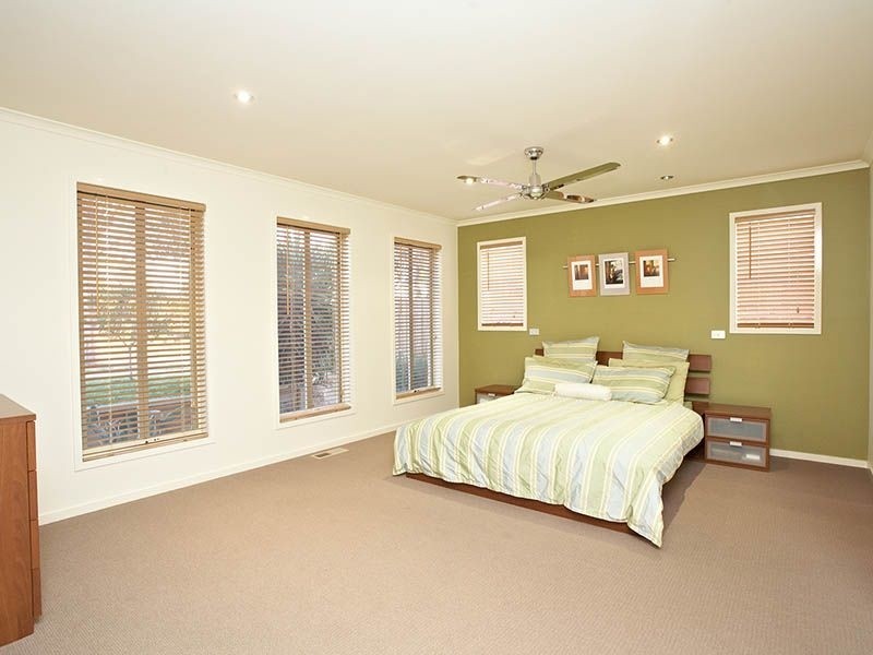 7 Fantail Way, Berwick VIC 3806