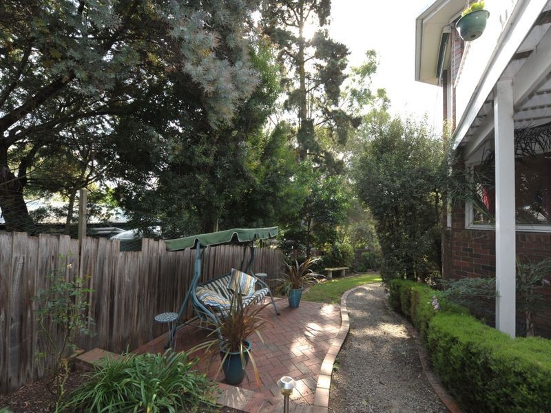 8 Mahon Avenue, Beaconsfield VIC 3807