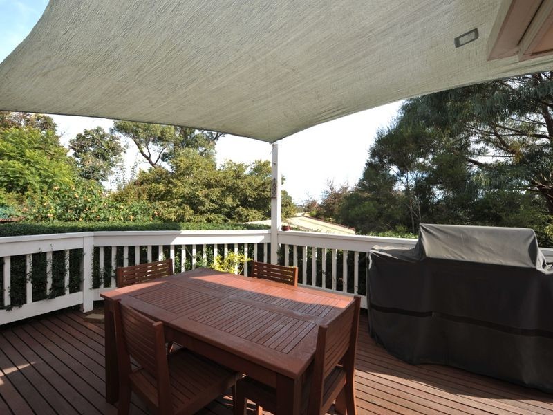 8 Mahon Avenue, Beaconsfield VIC 3807