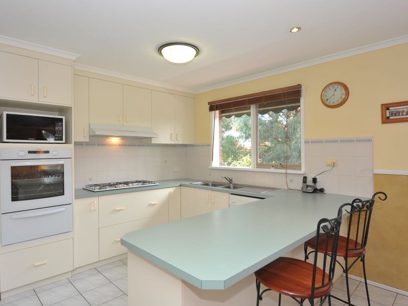 8 Mahon Avenue, Beaconsfield VIC 3807