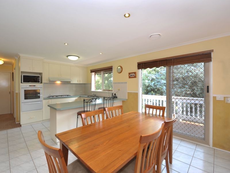 8 Mahon Avenue, Beaconsfield VIC 3807