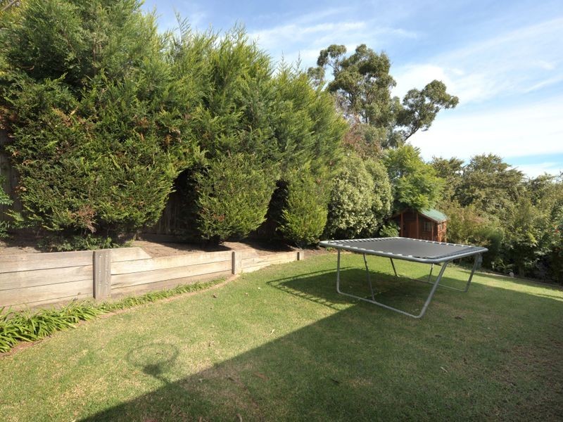 8 Mahon Avenue, Beaconsfield VIC 3807