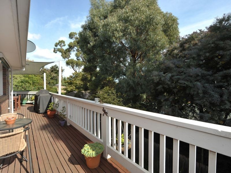 8 Mahon Avenue, Beaconsfield VIC 3807