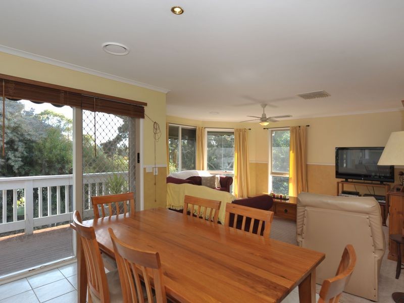 8 Mahon Avenue, Beaconsfield VIC 3807