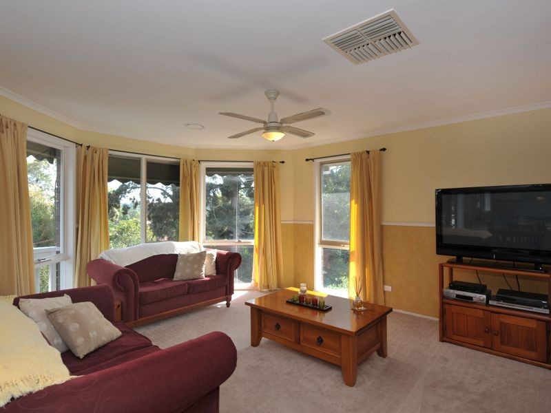 8 Mahon Avenue, Beaconsfield VIC 3807