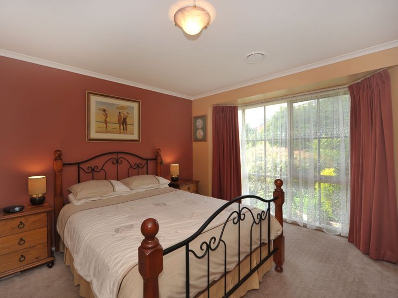 8 Mahon Avenue, Beaconsfield VIC 3807