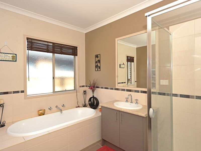 14 Emmett Avenue, Berwick VIC 3806