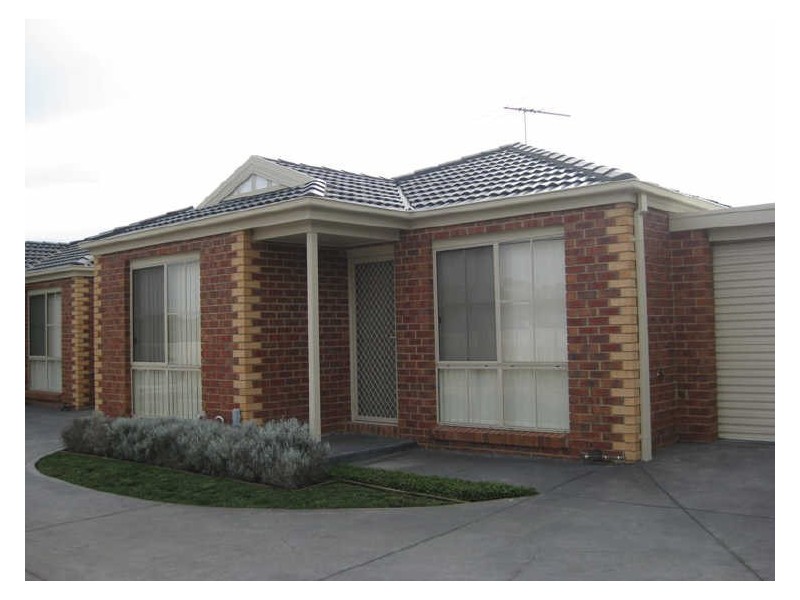 2/51 Sunnyvale Drive, Langwarrin VIC 3910