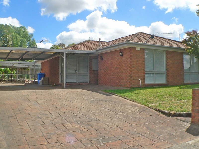 49 Warana Drive, Hampton Park VIC 3976