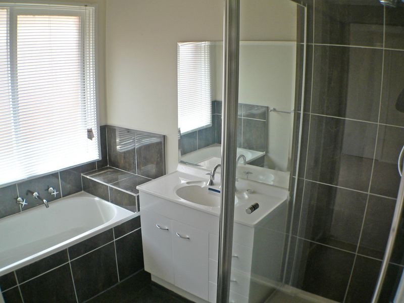 49 Warana Drive, Hampton Park VIC 3976