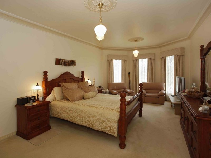 12 Milparinka Way, Berwick VIC 3806