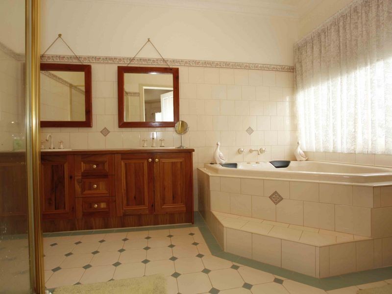 12 Milparinka Way, Berwick VIC 3806