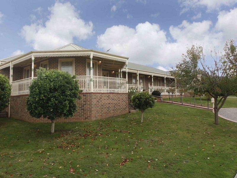 12 Milparinka Way, Berwick VIC 3806