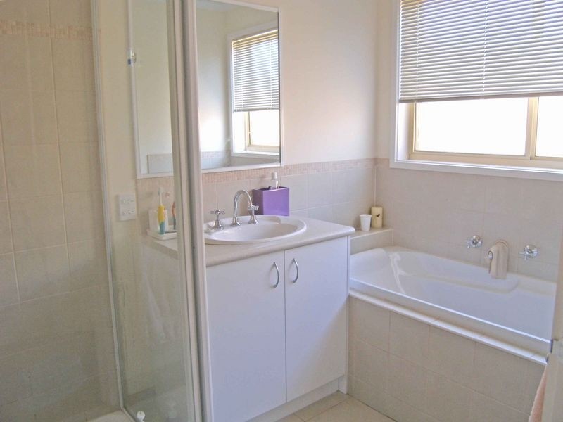 82 Calais Circuit, Cranbourne VIC 3977