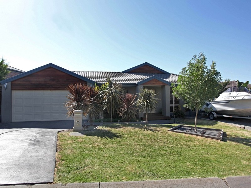 10 Redmore Court, Berwick VIC 3806