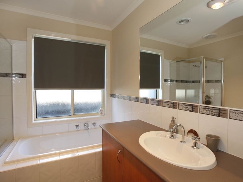 10 Redmore Court, Berwick VIC 3806