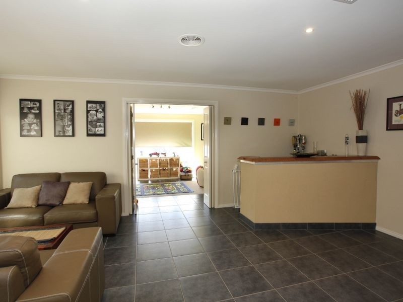 10 Redmore Court, Berwick VIC 3806