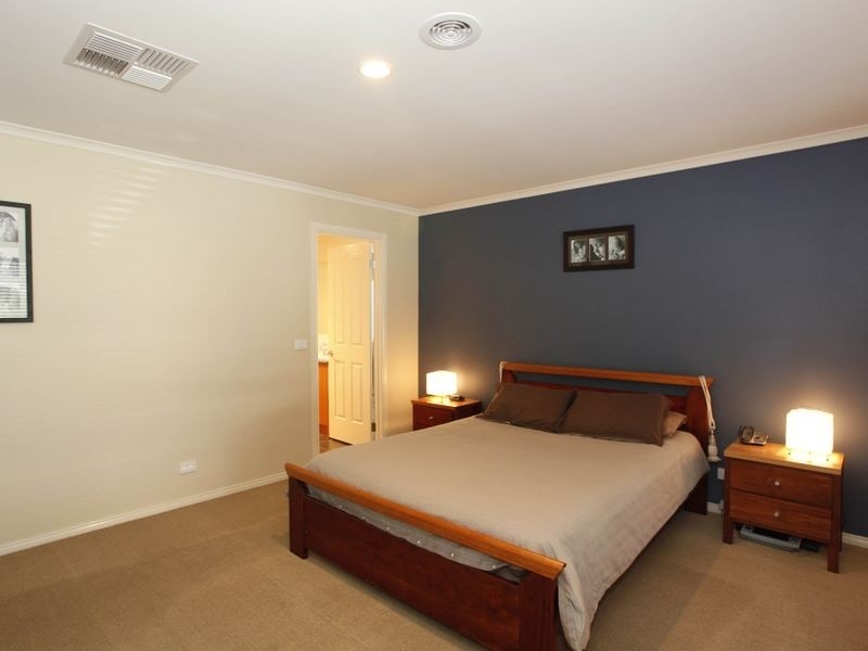 10 Redmore Court, Berwick VIC 3806