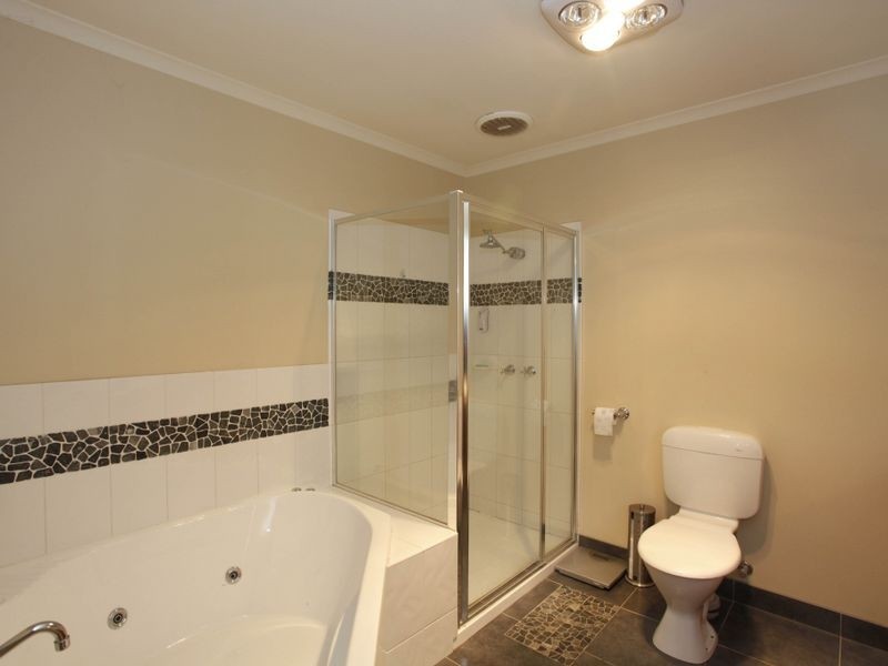 10 Redmore Court, Berwick VIC 3806
