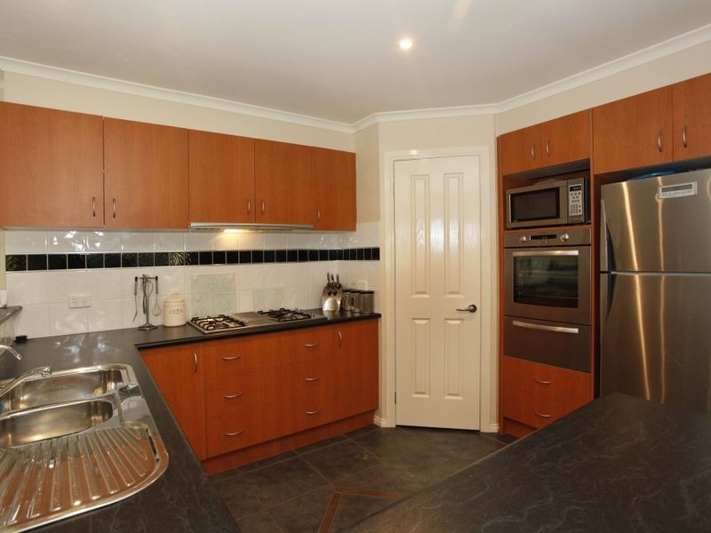 10 Redmore Court, Berwick VIC 3806