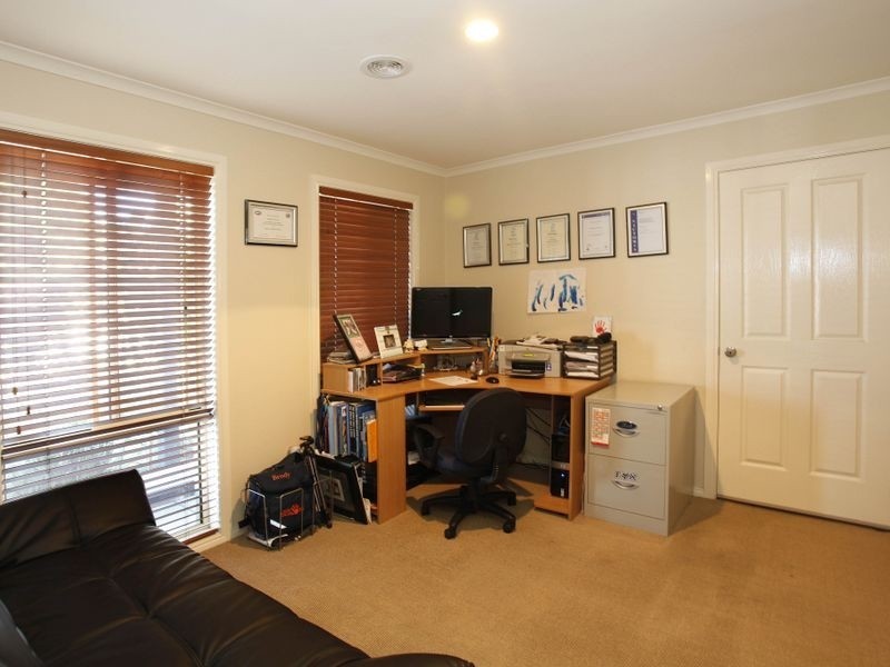 10 Redmore Court, Berwick VIC 3806