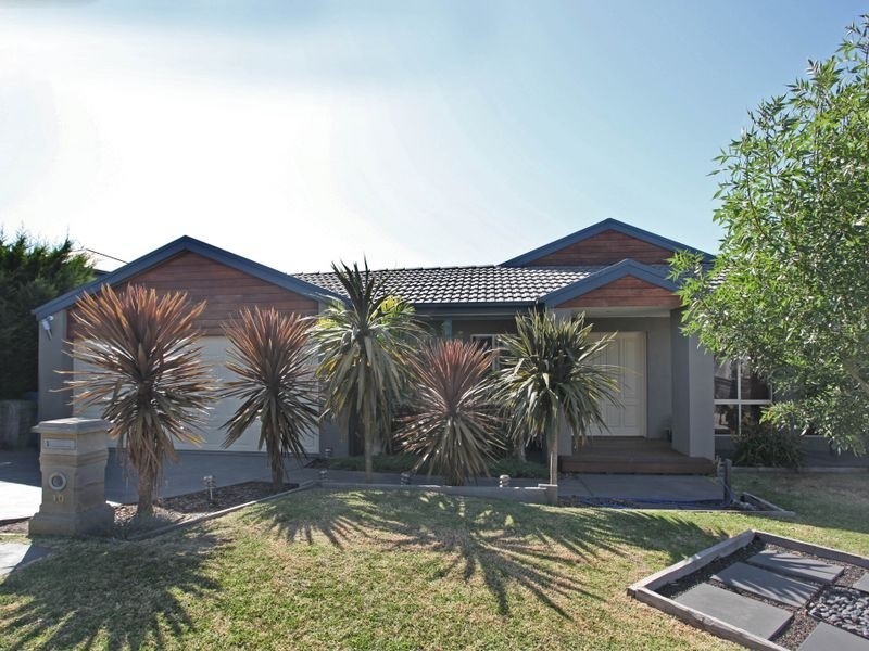 10 Redmore Court, Berwick VIC 3806