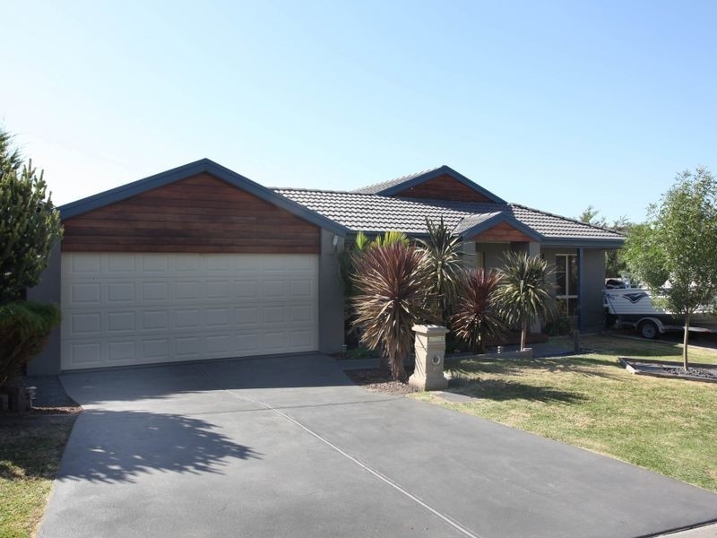 10 Redmore Court, Berwick VIC 3806