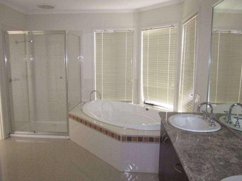 19 Viewpark Circuit, Narre Warren South VIC 3805