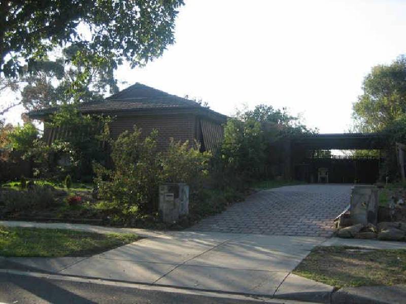 27 Cheviot Avenue, Berwick VIC 3806