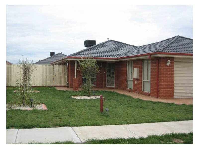 8 Sarah Louise Place, Berwick VIC 3806