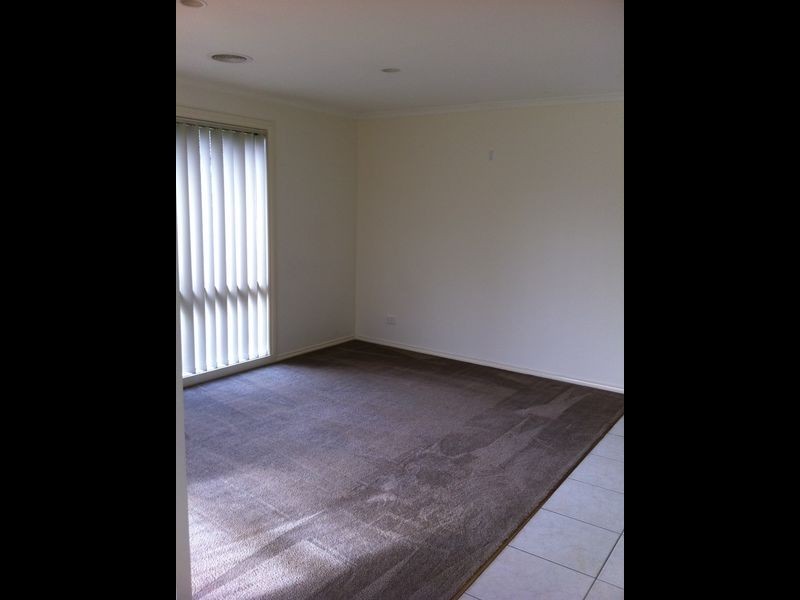 8 Sarah Louise Place, Berwick VIC 3806