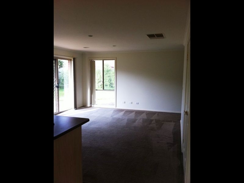 8 Sarah Louise Place, Berwick VIC 3806